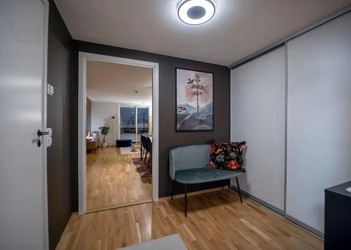 Lovely Modern With Proximity To The Center!